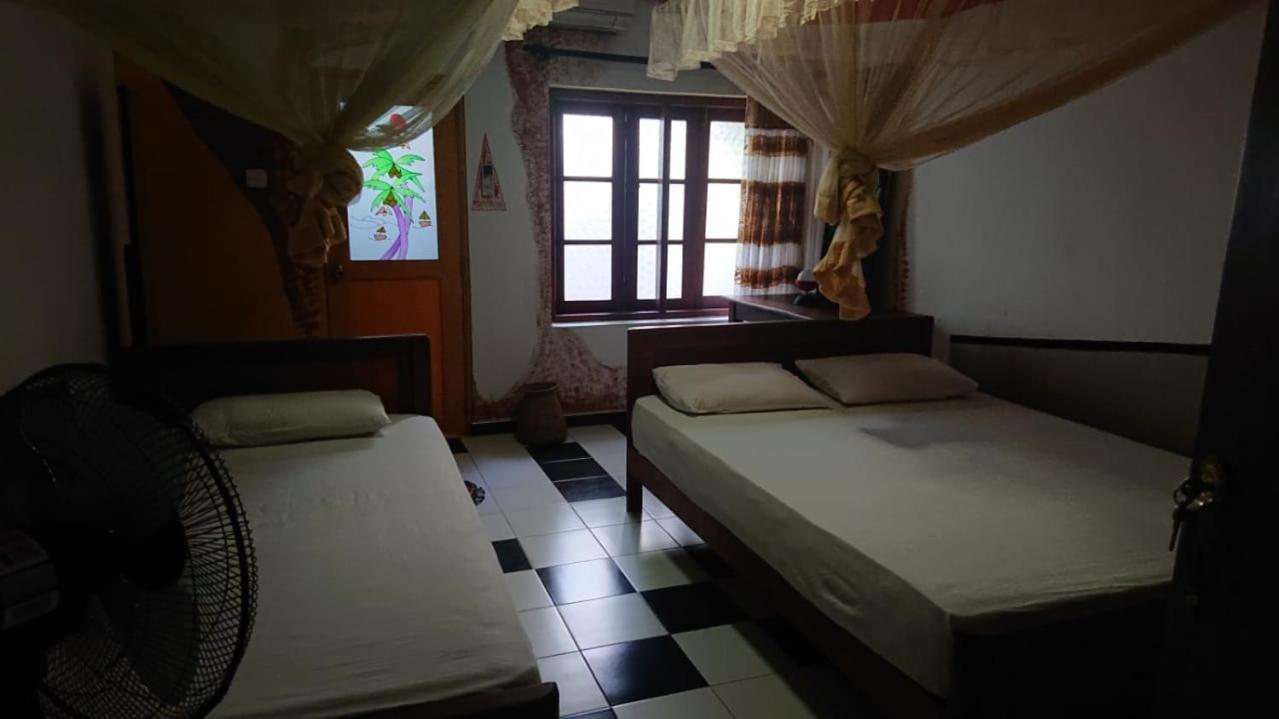 Leopard City Hostel Yala Tissamaharama Buitenkant foto