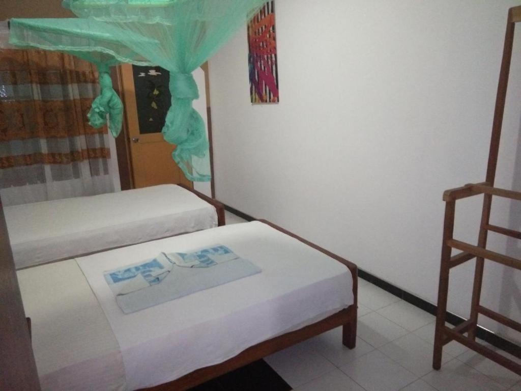 Leopard City Hostel Yala Tissamaharama Buitenkant foto