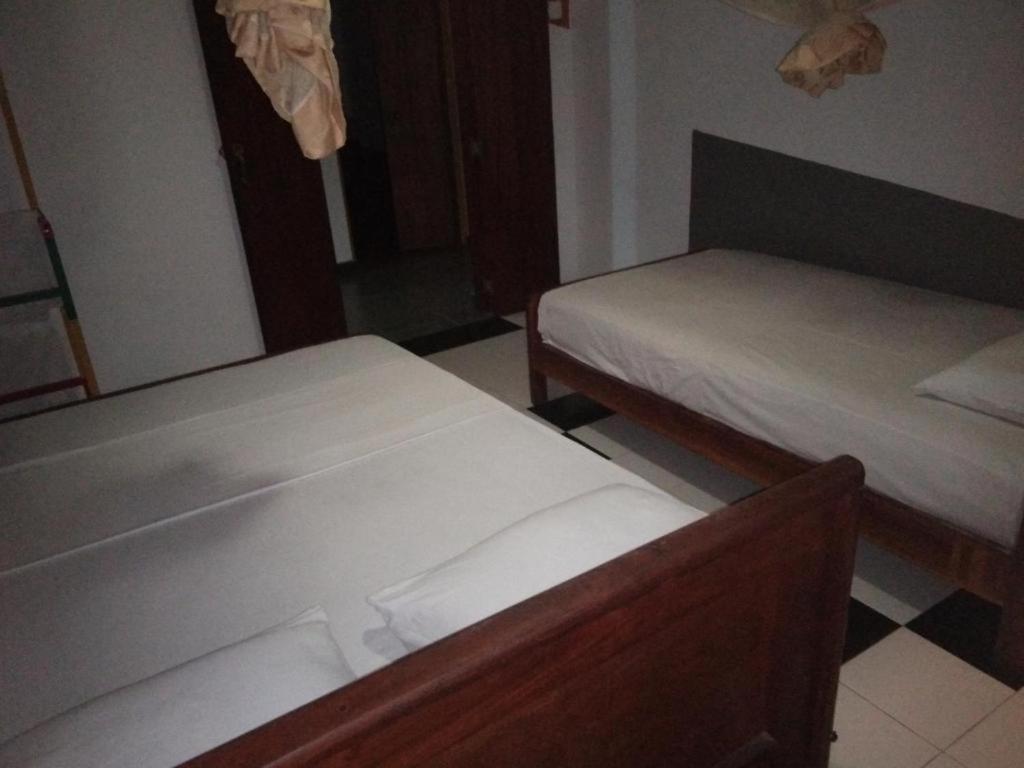 Leopard City Hostel Yala Tissamaharama Buitenkant foto