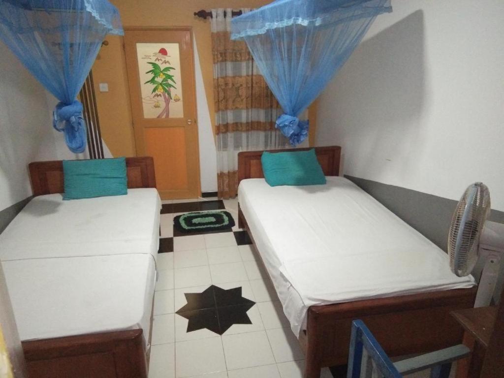 Leopard City Hostel Yala Tissamaharama Buitenkant foto