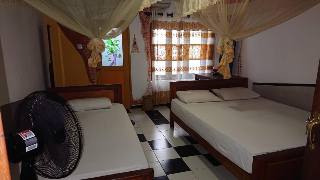 Leopard City Hostel Yala Tissamaharama Buitenkant foto