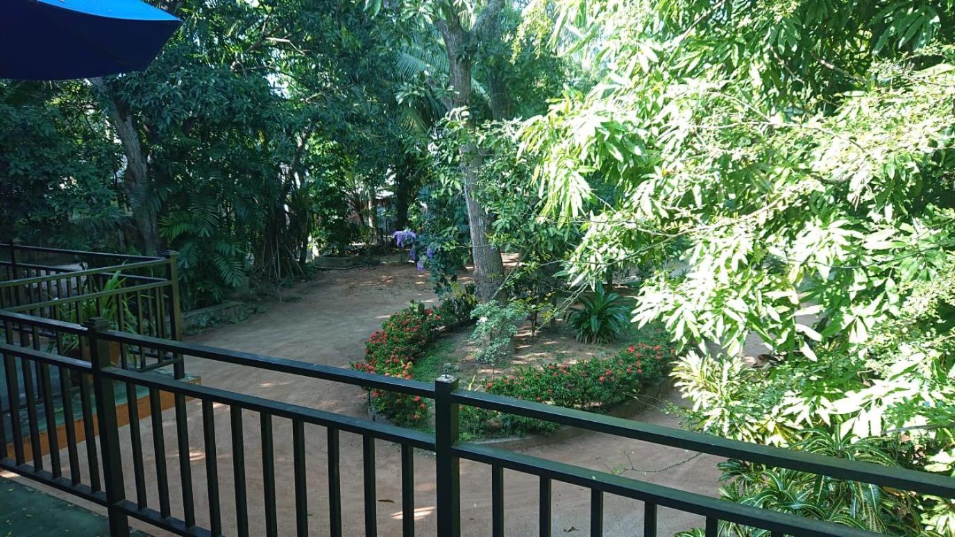 Leopard City Hostel Yala Tissamaharama Buitenkant foto