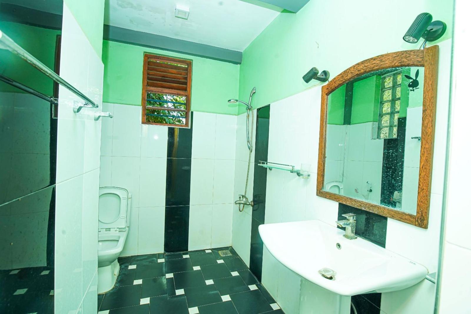 Leopard City Hostel Yala Tissamaharama Buitenkant foto