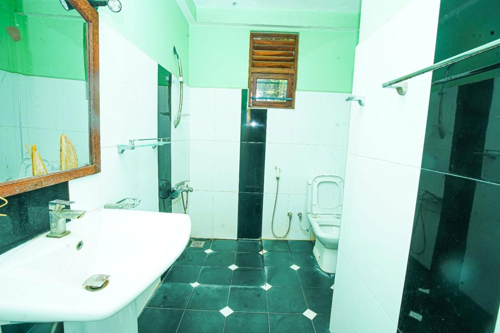 Leopard City Hostel Yala Tissamaharama Buitenkant foto