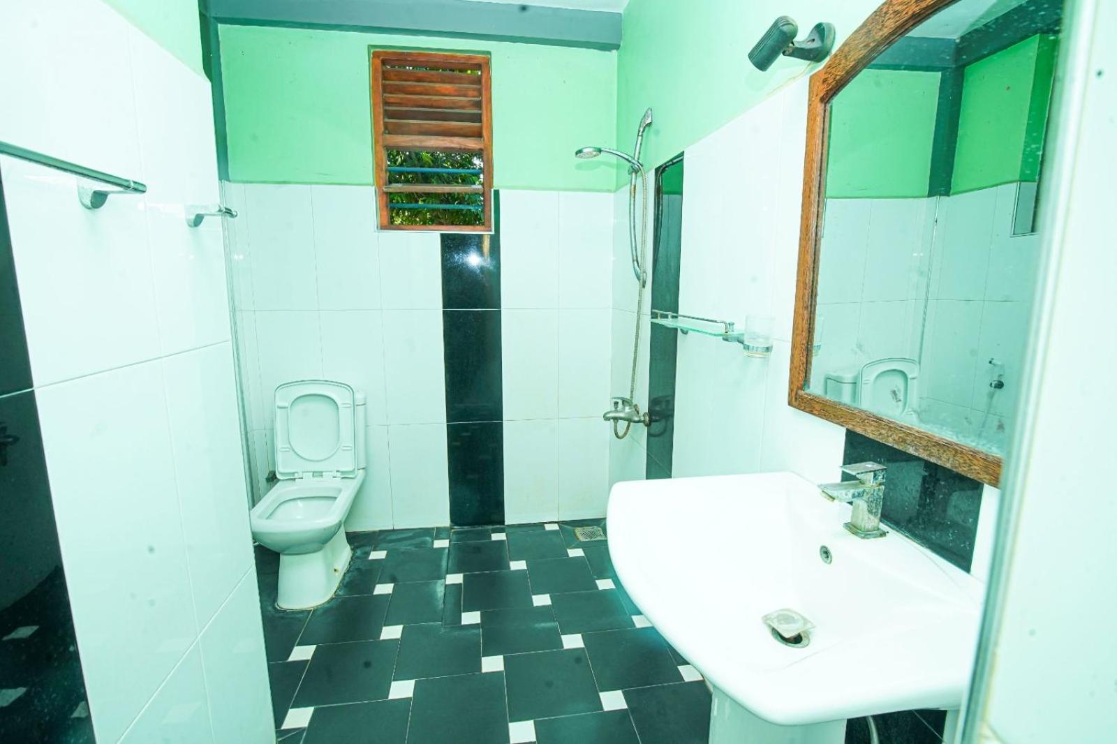 Leopard City Hostel Yala Tissamaharama Buitenkant foto